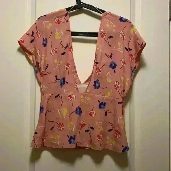 Cute top - Picture 3 of 3